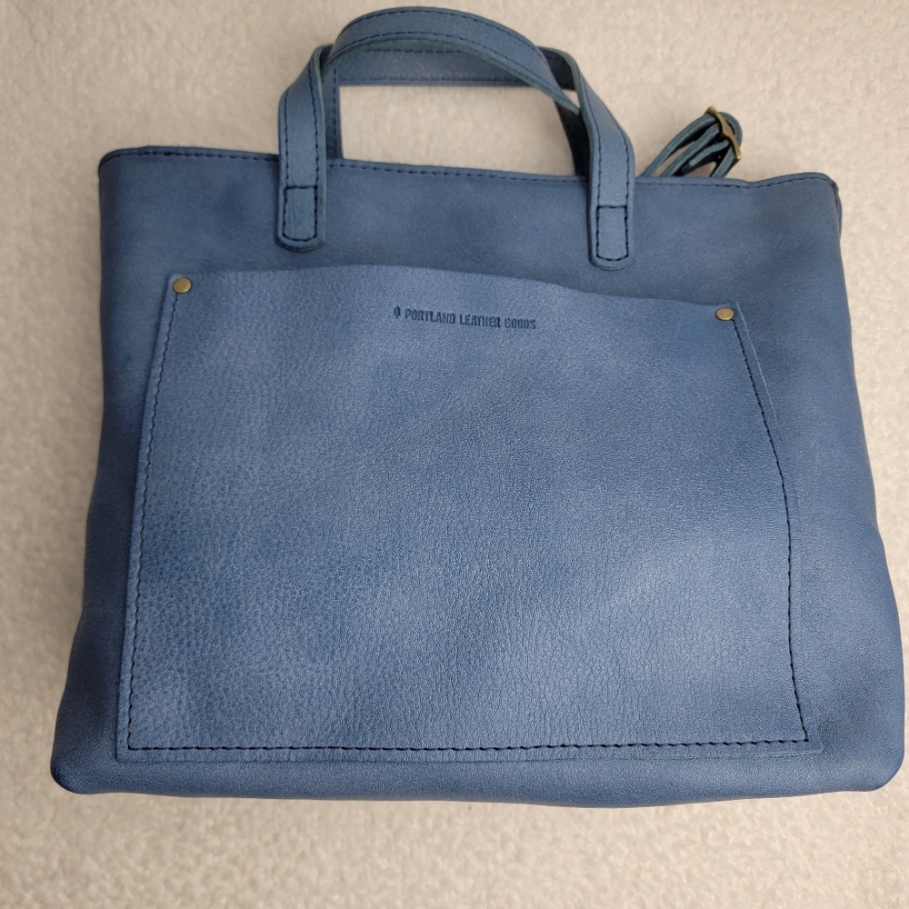 🦄 NWT PLG Medium Zippered Crossbody - Indigo